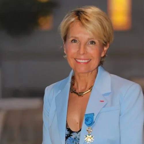 Corinne Vezzoni reçoit les insignes d’Officier de l’Ordre national du Mérite©Mohammed El Hamzaoui